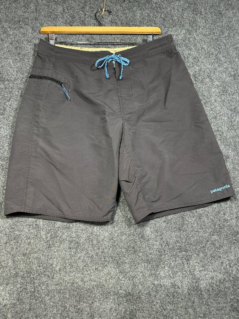 Patagonia Wavefarer Board Shorts Mens 346 Gray Nylon 50 UPF sun protection tie